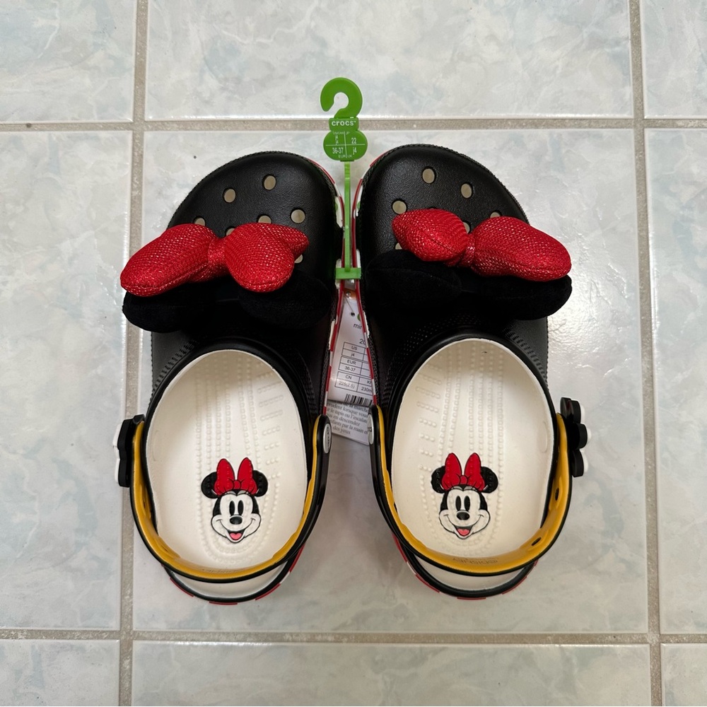 NWT Crocs Kids Disney Minnie Mouse Classic Clogs Size J4 W6/M4 - Picture 6 of 9
